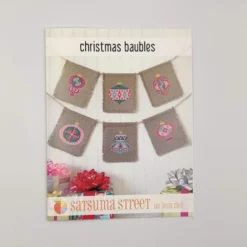 christmas baubles korssting broderi mønster