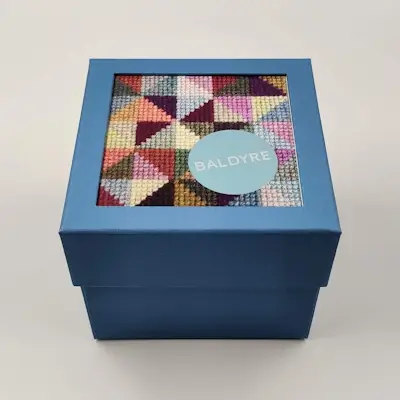 Baldyre Turkis box med broderi