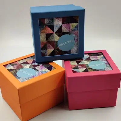 Baldyre broderi box 3 forskellige orange, turkis og pink