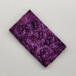 FQ7999 lilla Wreath patchworkstof bali batik