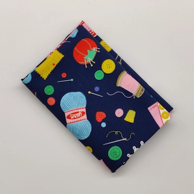 FQ8004 mørkblå med sygrej patchworkstof