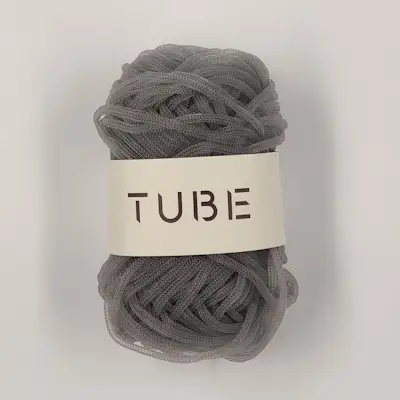Grå tube garn