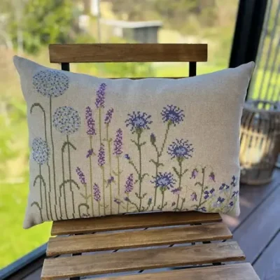 2045-2-blue-flowers-pillow-pompstitch