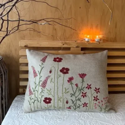 2045-4-red-flowers-pompstitch