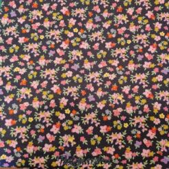 7862 Sort med blomster moda patchworkstof - postgaarden.com