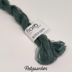 8203 Flora wool fru zippe broderigarn - postgaarden.com