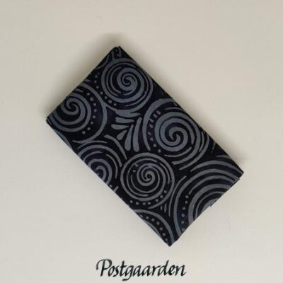 FQ7225 Sort med grå snegle bali batik patchworkstof fat-quarter - postgaarden.com