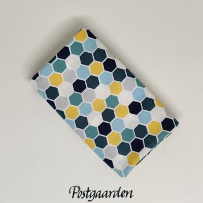 FQ7431 Sekskanter hexagons blå turkis patchworkstof fat-quarter - postgaarden.com