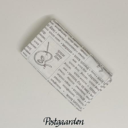 FQ7478 Råhvid med broderi ord patchworkstof fat-quarter - postgaarden.com