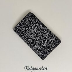 FQ7796 Sort med sølv blade patchworkstof - postgaarden.com