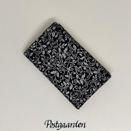 FQ7796 Sort med sølv blade patchworkstof - postgaarden.com