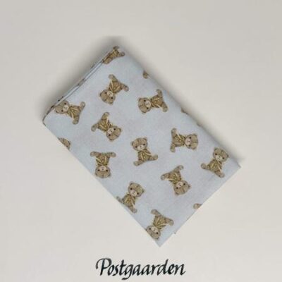 FQ7802 Lyseblå med små bamser patchworkstof fat-quarter - postgaarden.com