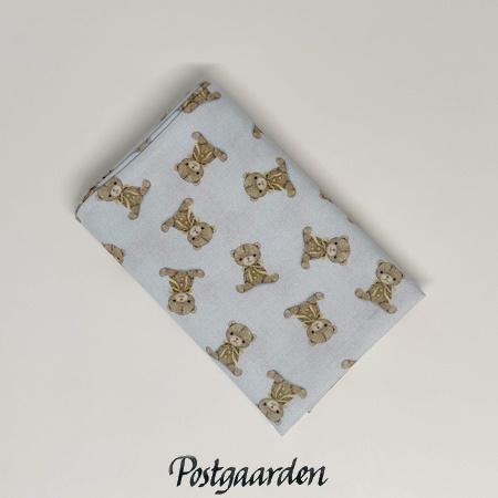 FQ7802 Lyseblå med små bamser patchworkstof fat-quarter - postgaarden.com