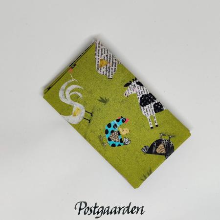 FQ7810 Grøn med høns får ko patchworkstof fat-quarter - postgaarden.comFQ7810 Grøn med høns får ko patchworkstof fat-quarter - postgaarden.com