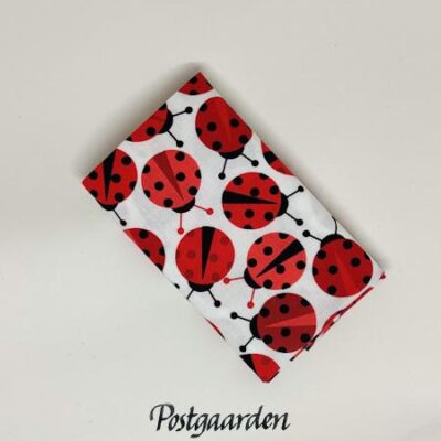 FQ7813 Hvid med mariehøns patchworkstof fat-quarter - postgaarden.com