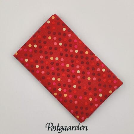 FQ7845 rød med prikker patchworkstof - postgaarden.com