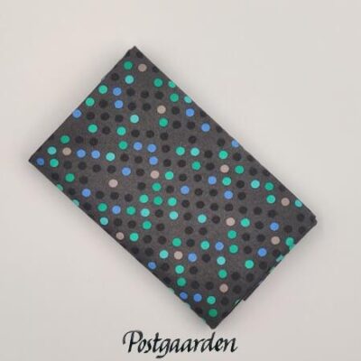 FQ7846 grå med prikker patchworkstof - postgaarden.com