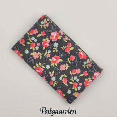 FQ7860 grå med blomster patchworkstof - postgaarden.com