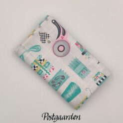 FQ7861 Grå med sygrej patchworkstof - postgaarden.com