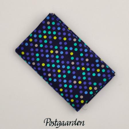 FQ7874 Mørkblå med prikker patchworkstof - postgaarden.com